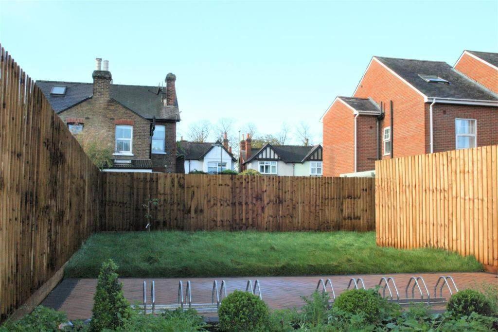 Marvellous New Build 2 Bed Flat - 1 Ophelia Court Apartment Epsom Exterior photo